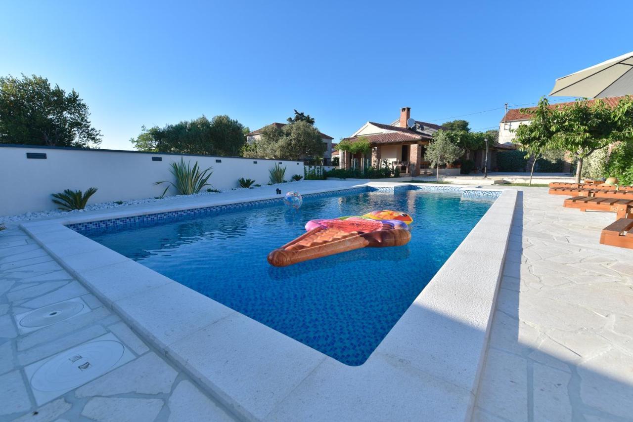 Villa Navita Augustinus With Pool Debeljak 外观 照片