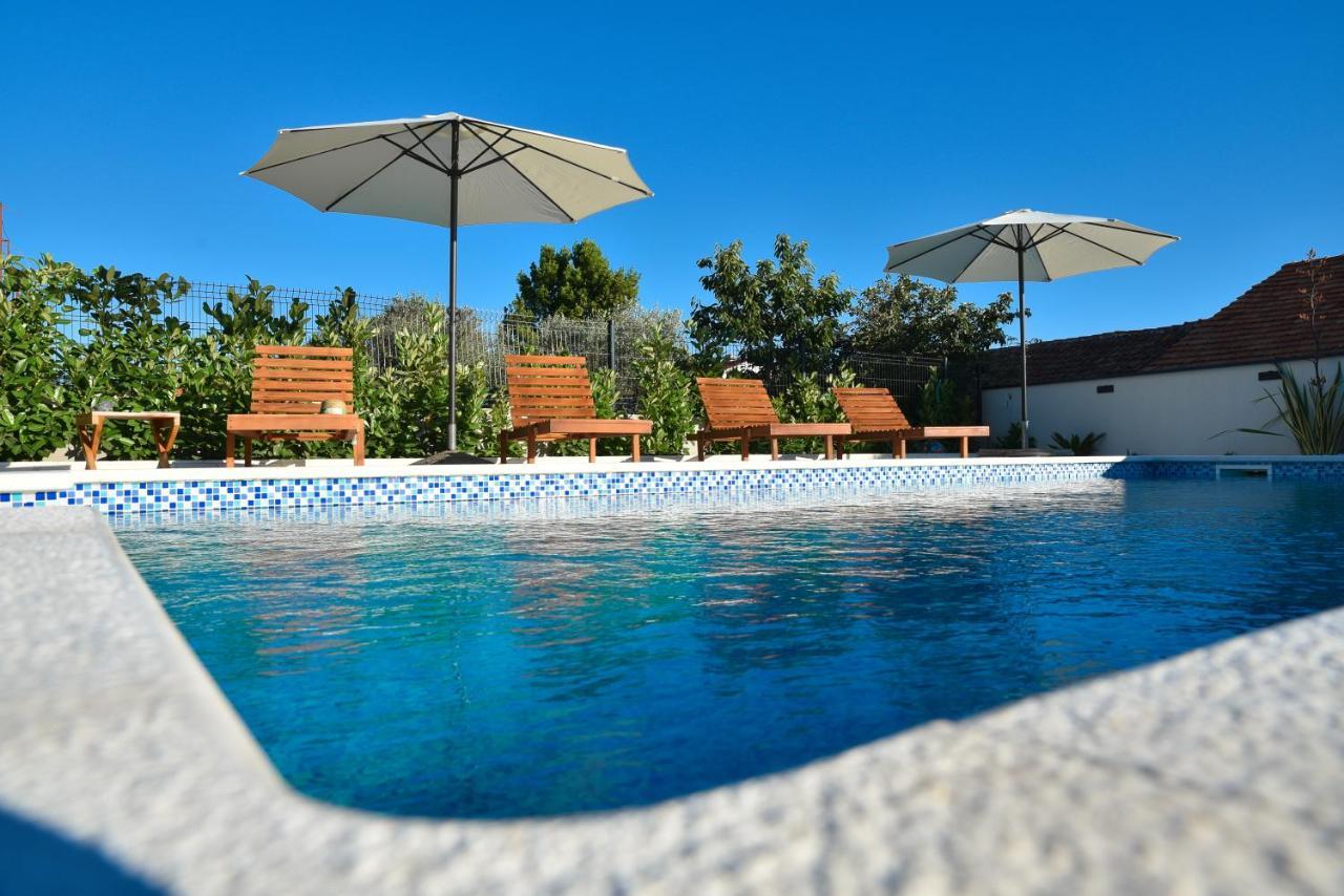 Villa Navita Augustinus With Pool Debeljak 外观 照片