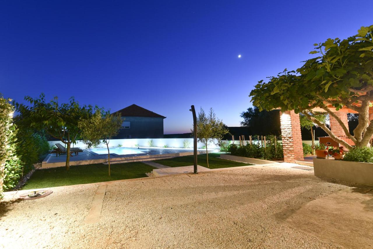 Villa Navita Augustinus With Pool Debeljak 外观 照片