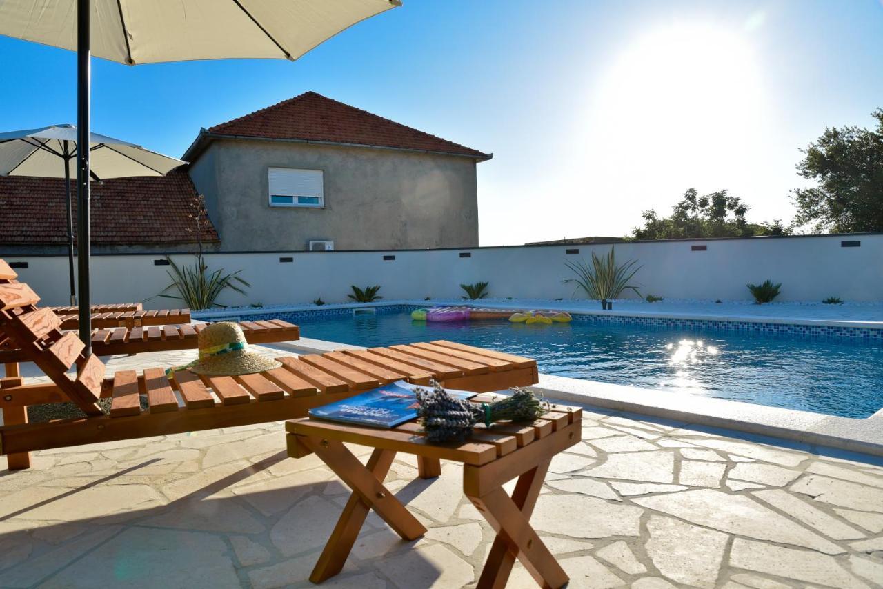 Villa Navita Augustinus With Pool Debeljak 外观 照片