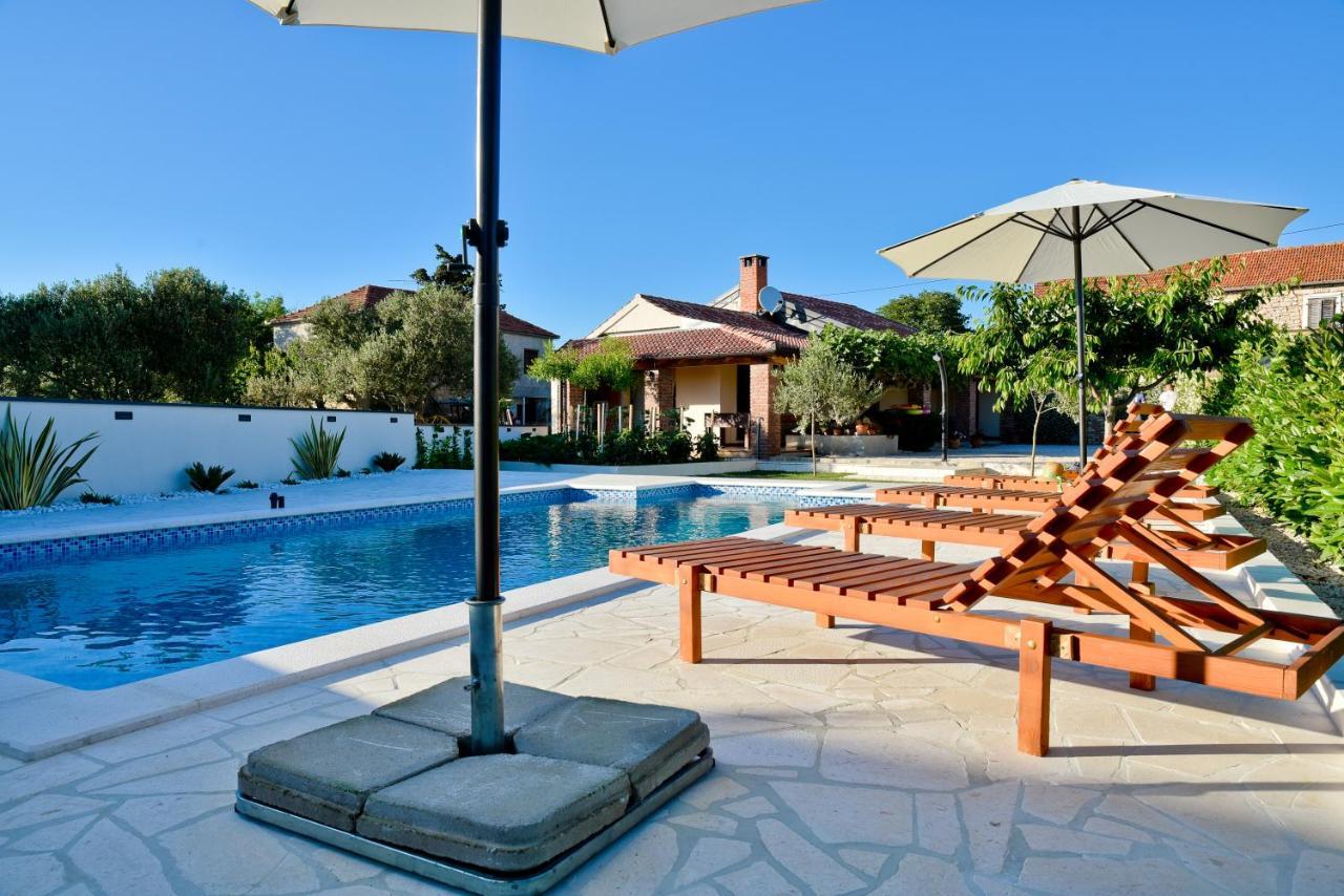 Villa Navita Augustinus With Pool Debeljak 外观 照片