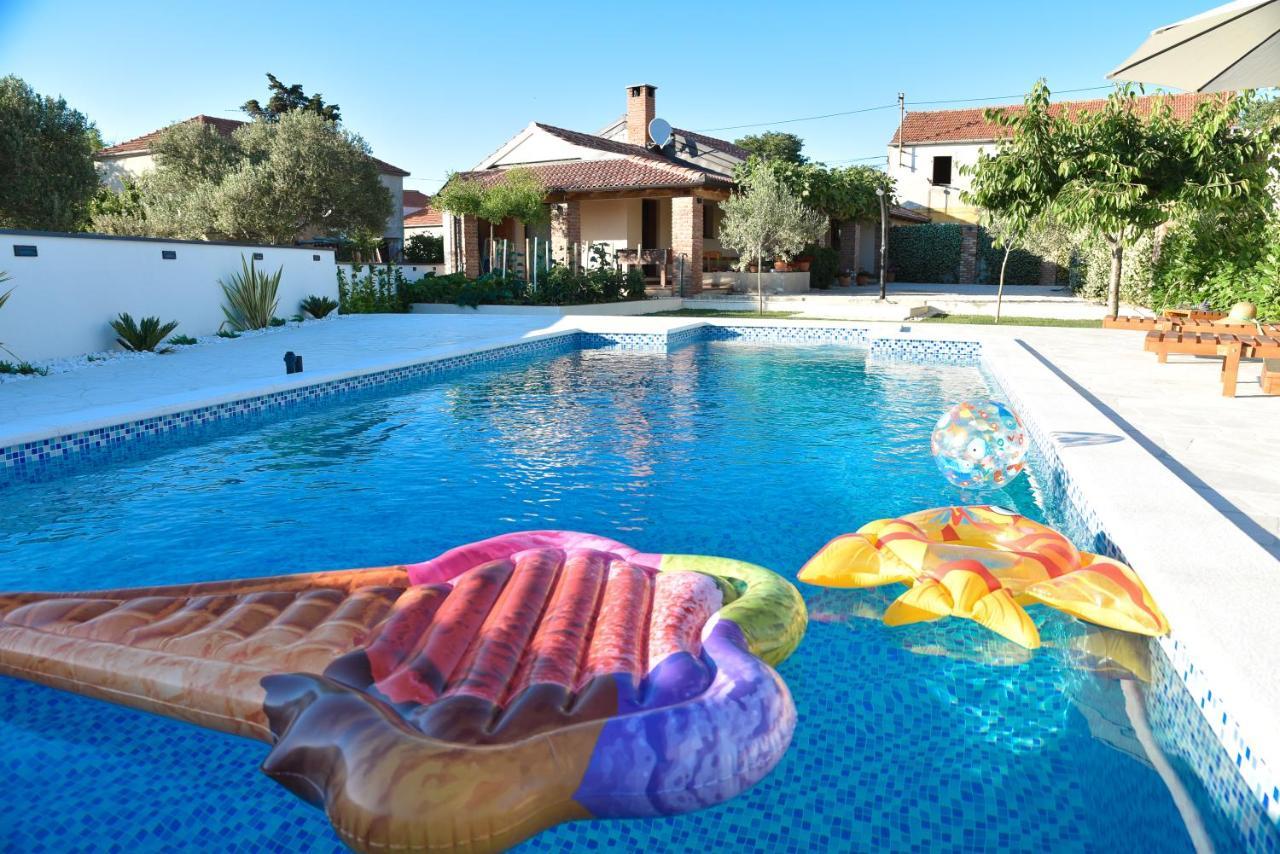 Villa Navita Augustinus With Pool Debeljak 外观 照片