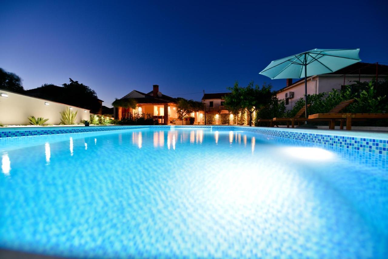 Villa Navita Augustinus With Pool Debeljak 外观 照片